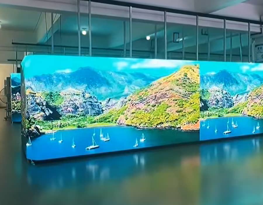 Curved Outdoor LED Display with 3D Effects for Advertising